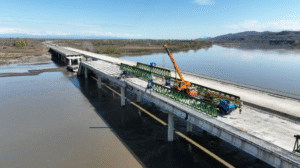 დაუსრულებელი და მრავალჯერ გადავადებული საგზაო ინფრასტრუქტურული პროექტები ქვეყნის ეკონომიკას ყოველწლიურად 1.0 – 1.5 % ით ანელებს