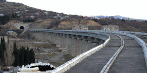 დაკონსერვებული შემოვლითი რკინიგზის ავტომაგისტრალით ჩანაცვლება პერსპექტივაში თბილისში სატრანსპორტო კოლაფს გაამწვავებს