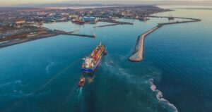 ფოთის ნავსადგურმა სახელმწიფოს მხრიდან გაფართოების პროექტის „დამუხრუჭების“ მიუხედავად – კონტეინერების რეკორდული ბრუნვა დააფიქსირა